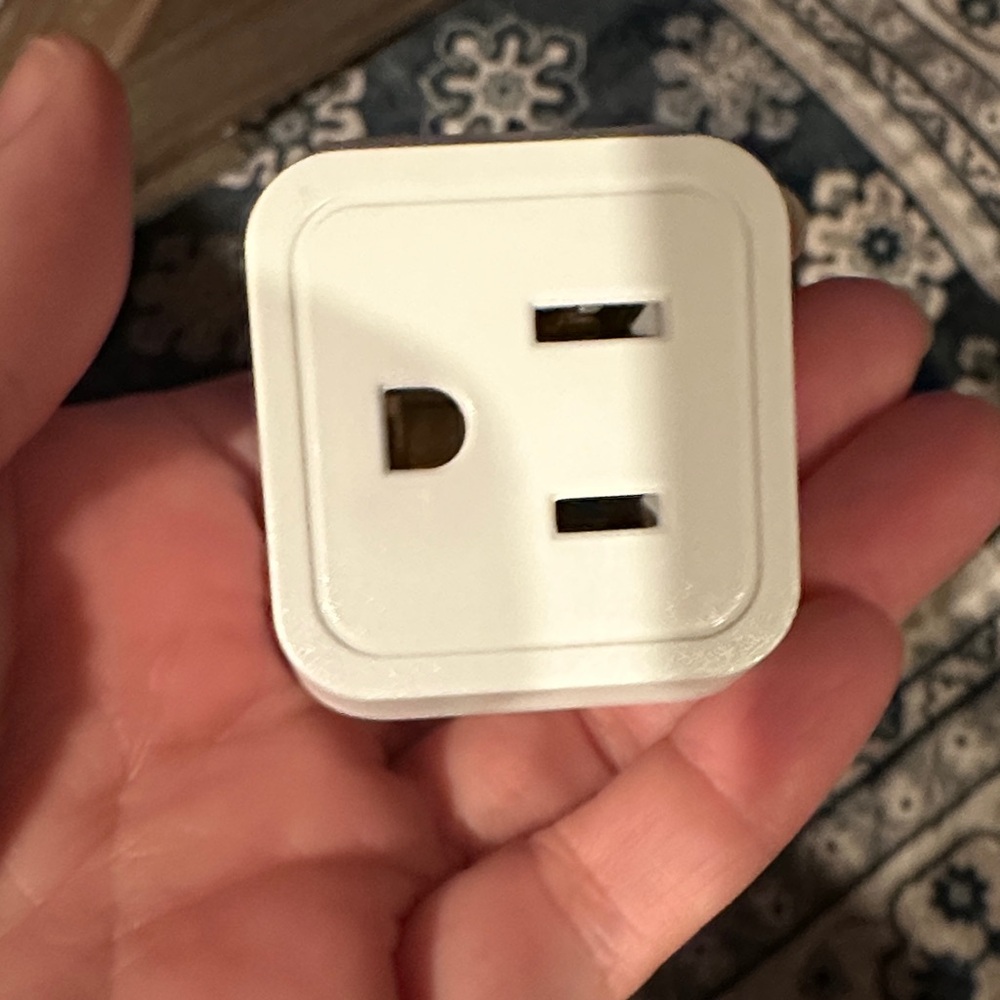 White Plug Adapter - Picture 2 of 4